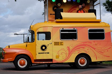 Blije foto's gemaakt tijdens het festival 'Schalkwijk aan Zee' foto 4